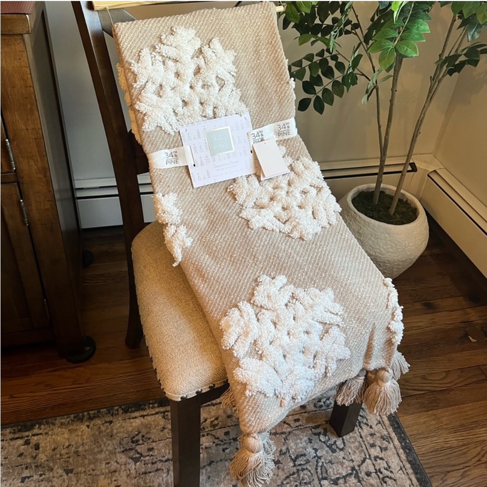 34th & Pine Christmas Winter Neutral Snowflake Knit Throw Blanket with Tassels